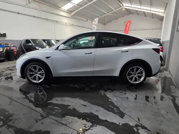 Tesla Model Y Long Range Dual Motor AWD 8