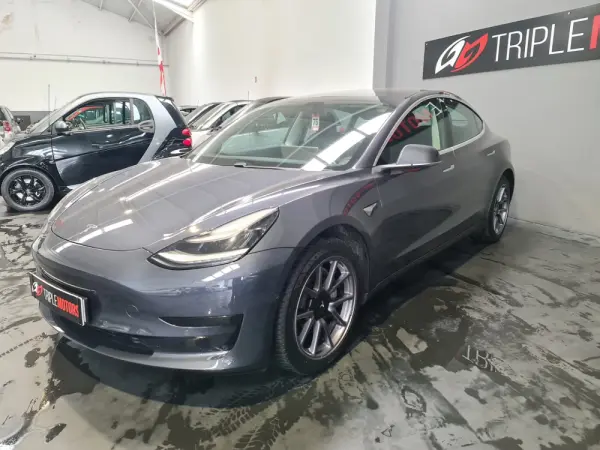 Tesla Model 3 Standard Range Plus RWD 2