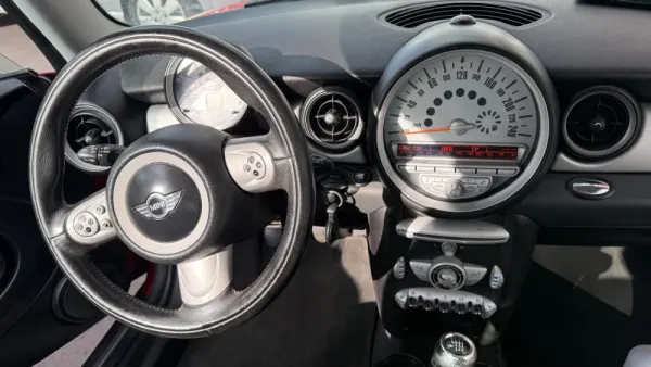 MINI 3 Portas Cooper D 15