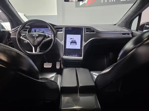 Tesla Model X P100D 17