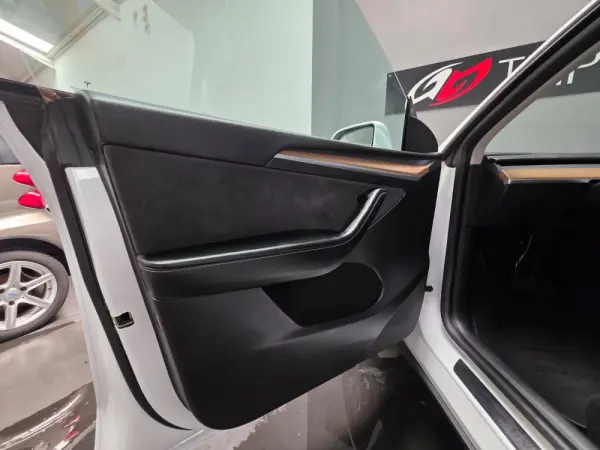 Tesla Model Y Long Range Dual Motor AWD 15