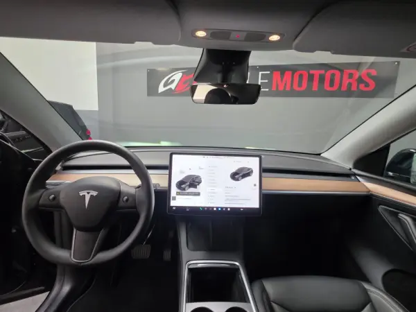 Tesla Model Y Long Range Dual Motor AWD 18