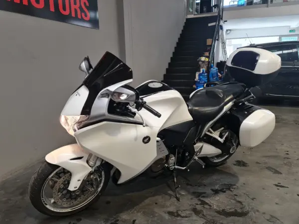 Honda VFR 1200F 14