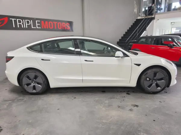 Tesla Model 3 Standard Range Plus RWD 11