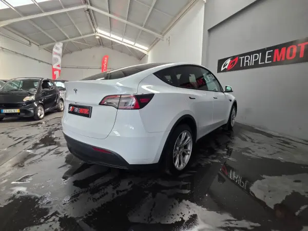 Tesla Model Y Long Range Dual Motor AWD 3