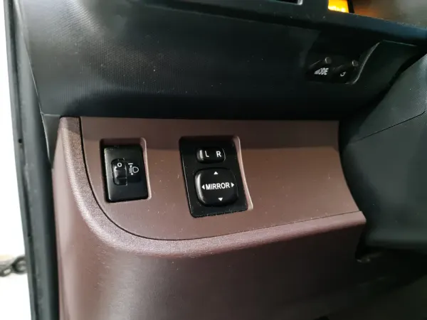 Toyota iQ 1.4 D-4D 21