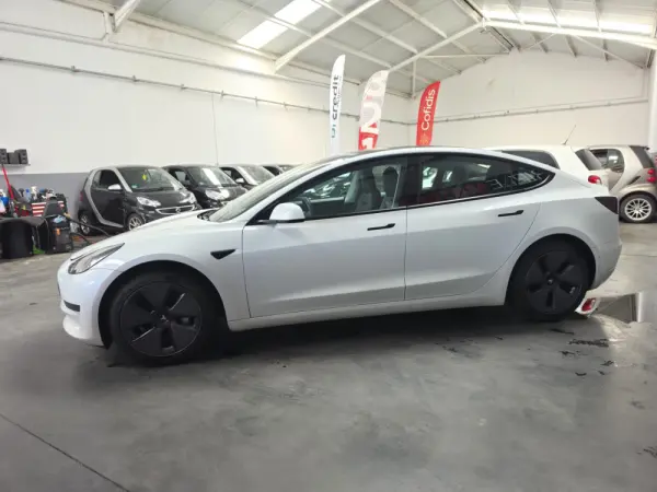 Tesla Model 3 Standard Range Plus RWD 17