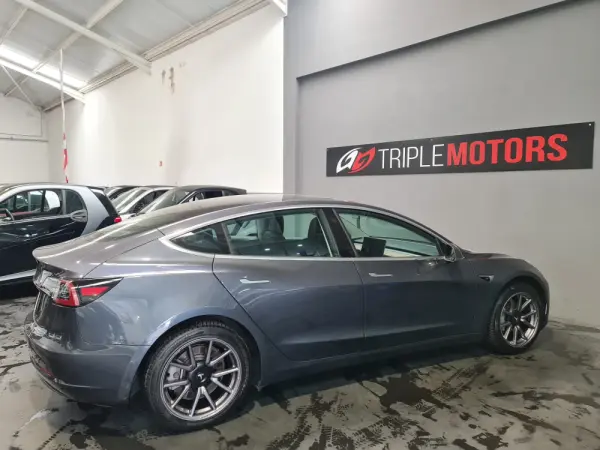 Tesla Model 3 Standard Range Plus RWD 6
