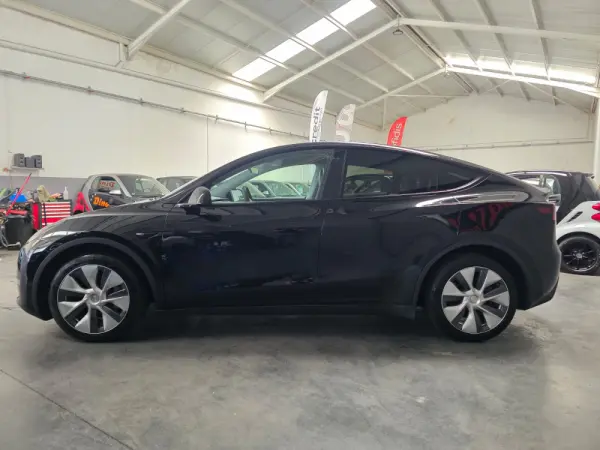 Tesla Model Y Long Range Dual Motor AWD 8