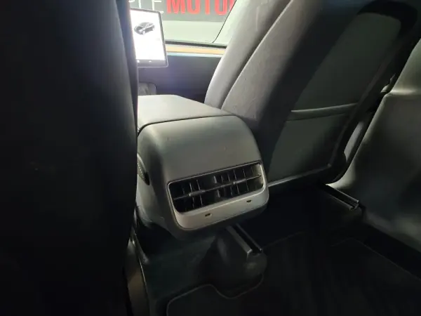 Tesla Model Y Long Range Dual Motor AWD 13