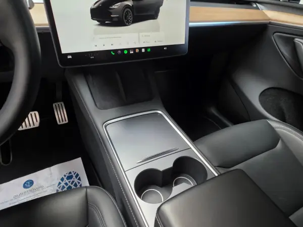 Tesla Model Y Performance Dual Motor AWD 19