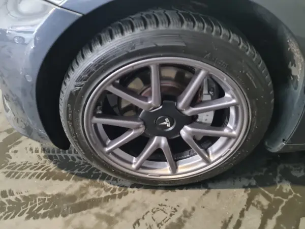 Tesla Model 3 Standard Range Plus RWD 17