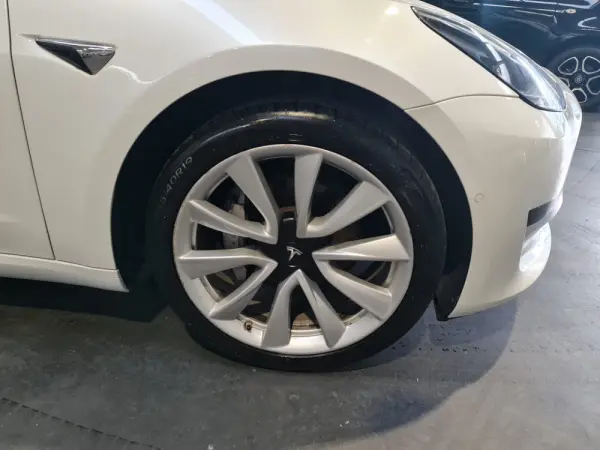 Tesla Model 3 Standard Range Plus RWD 6