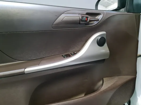 Toyota iQ 1.4 D-4D 18