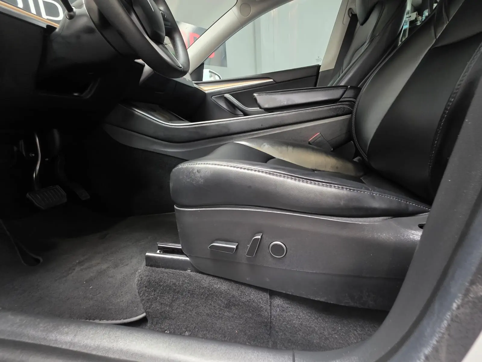 Tesla Model Y Long Range Dual Motor AWD 14