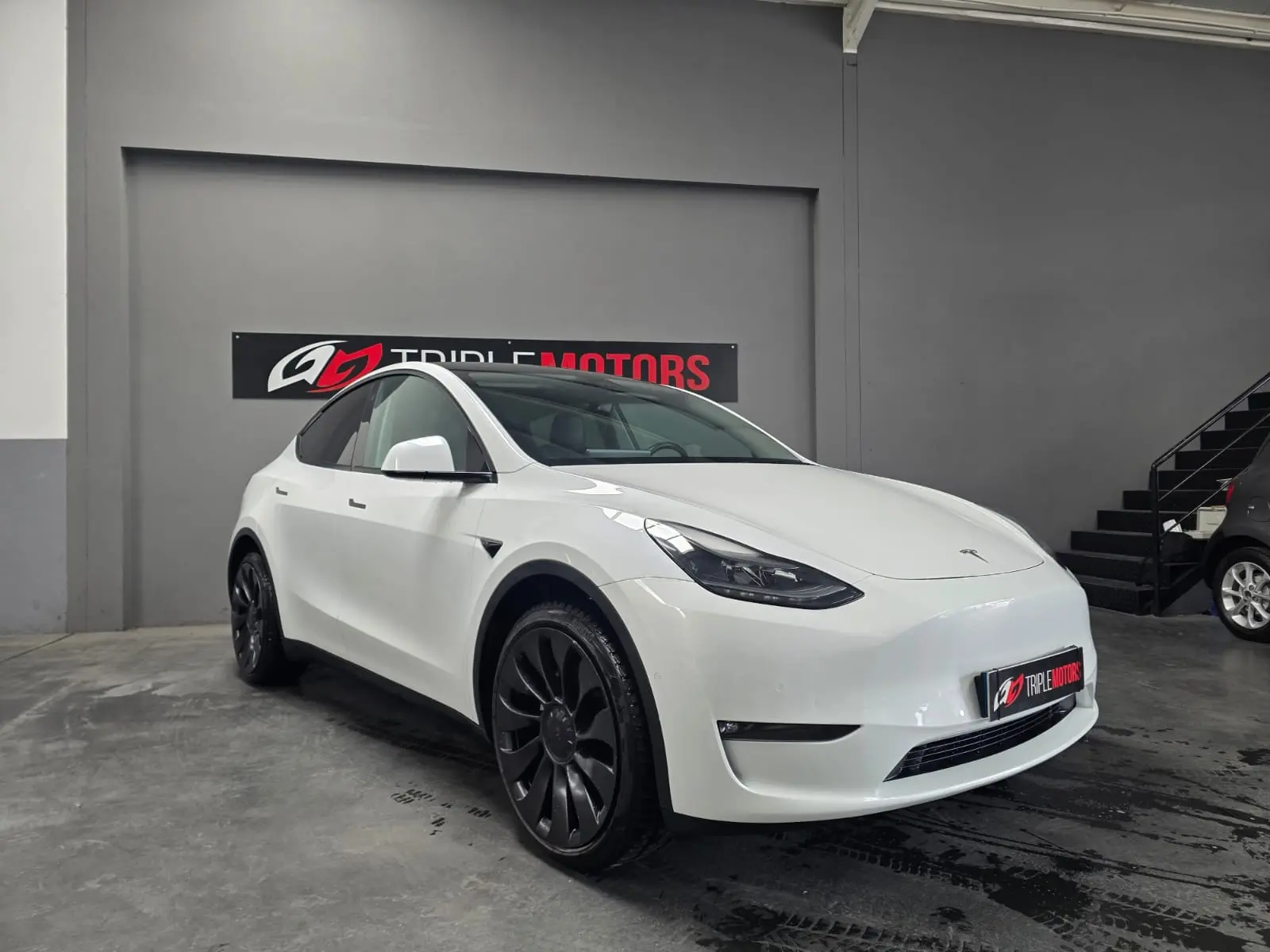 Tesla Model Y Long Range Dual Motor AWD 1