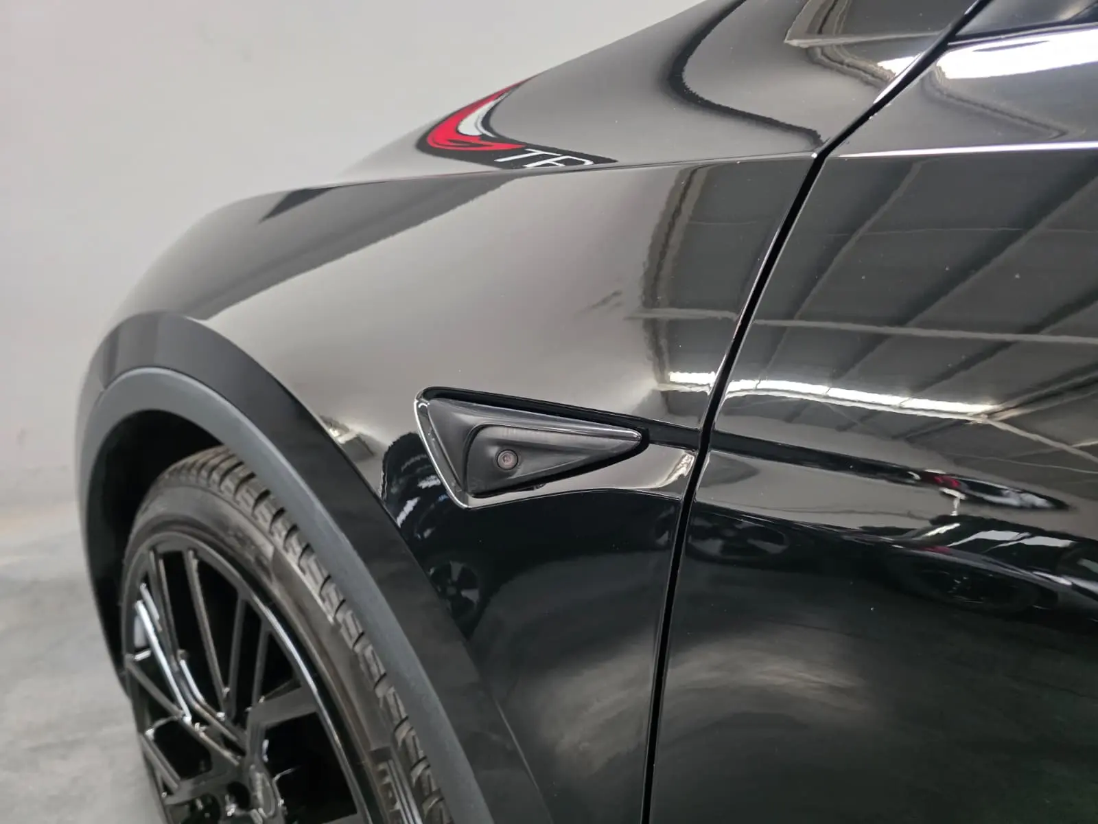 Tesla Model Y Performance Dual Motor AWD 13