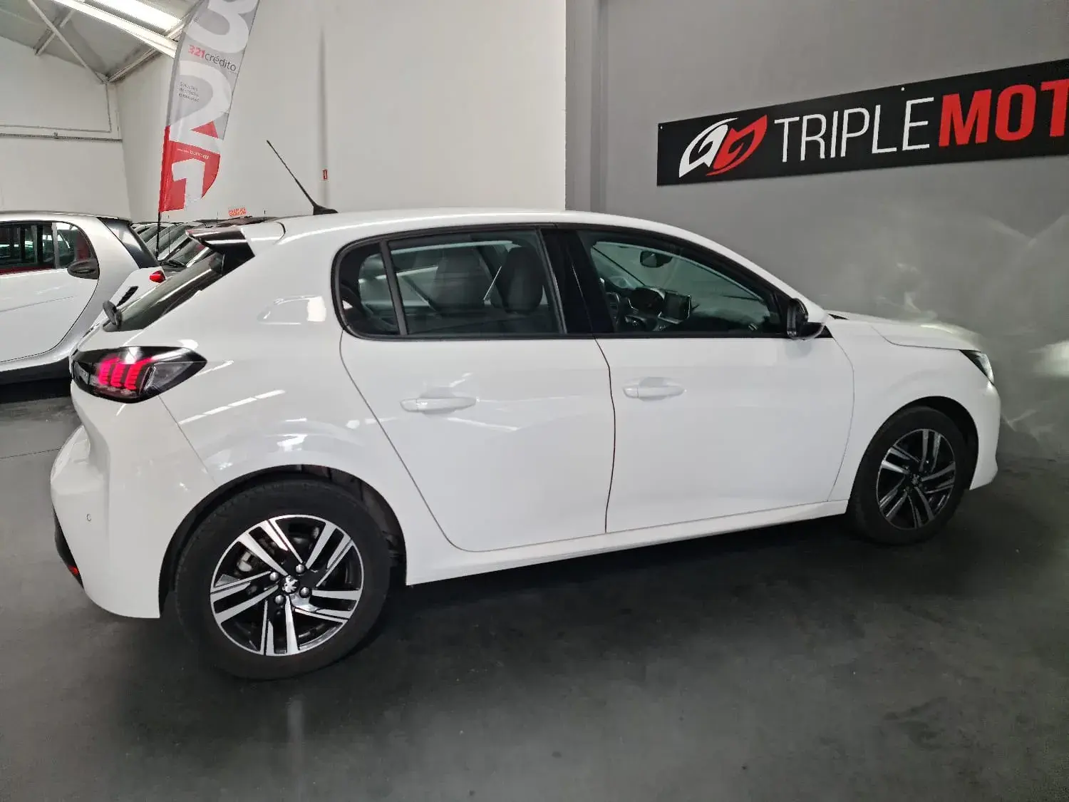 Peugeot 208 1.5 BlueHDi Allure 5