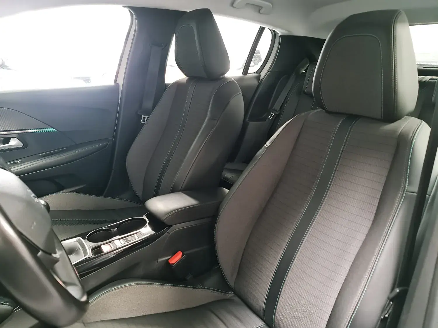 Peugeot 208 1.5 BlueHDi Allure 7