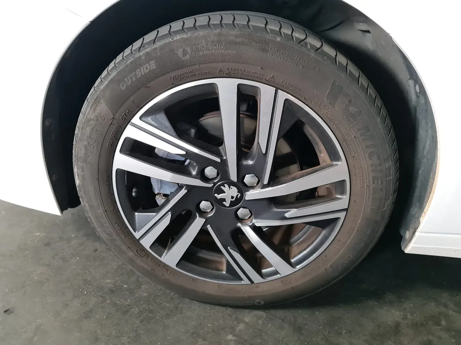 Peugeot 208 1.5 BlueHDi Allure 12