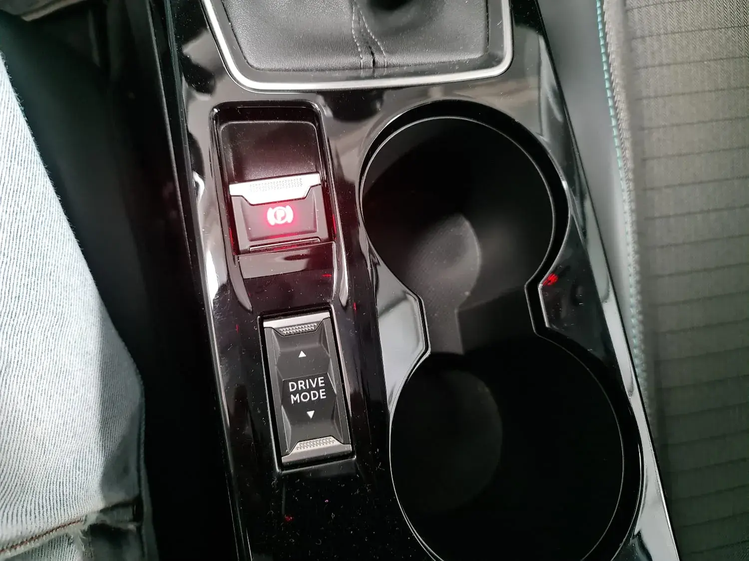 Peugeot 208 1.5 BlueHDi Allure 25