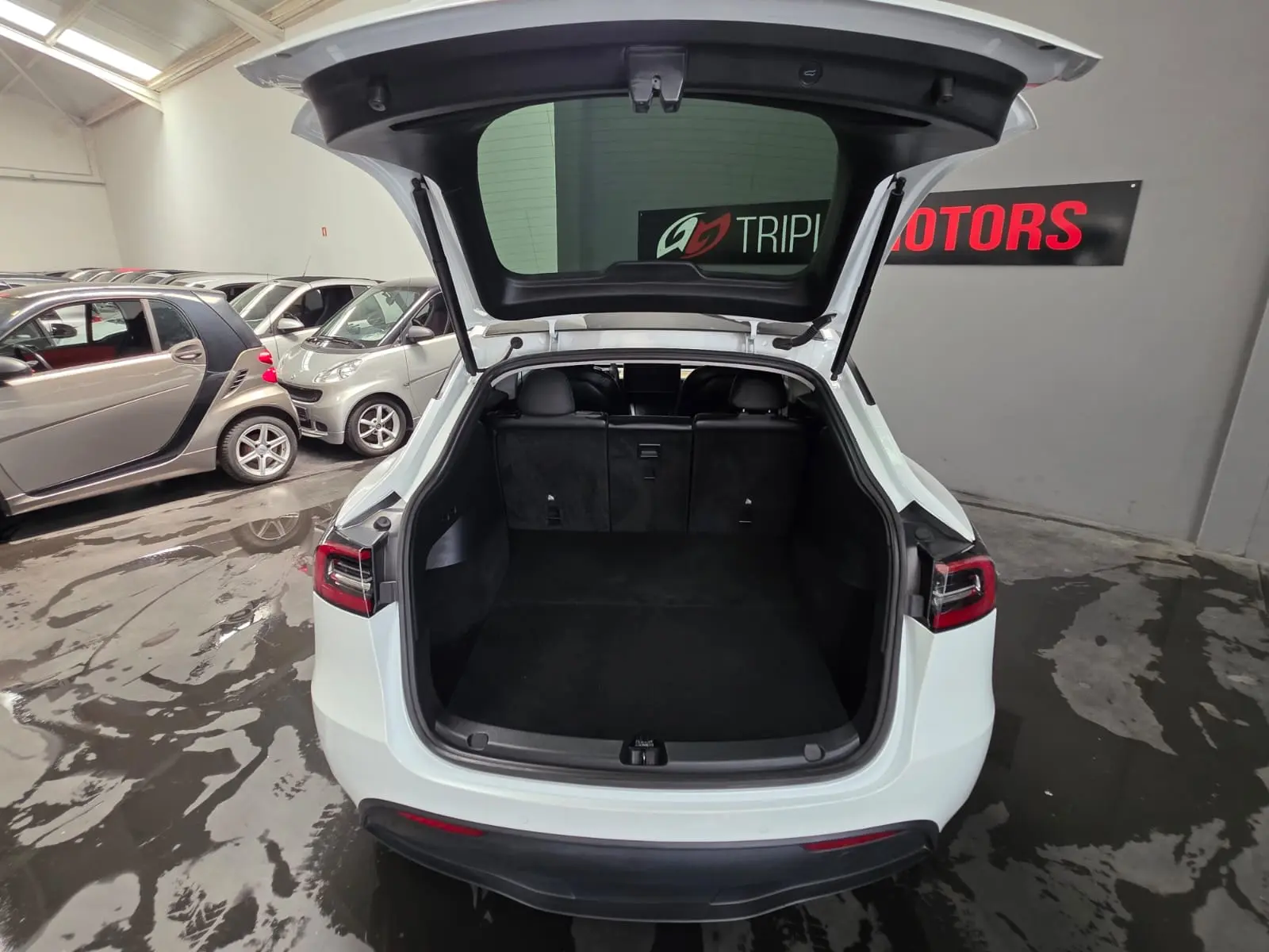 Tesla Model Y Long Range Dual Motor AWD 5