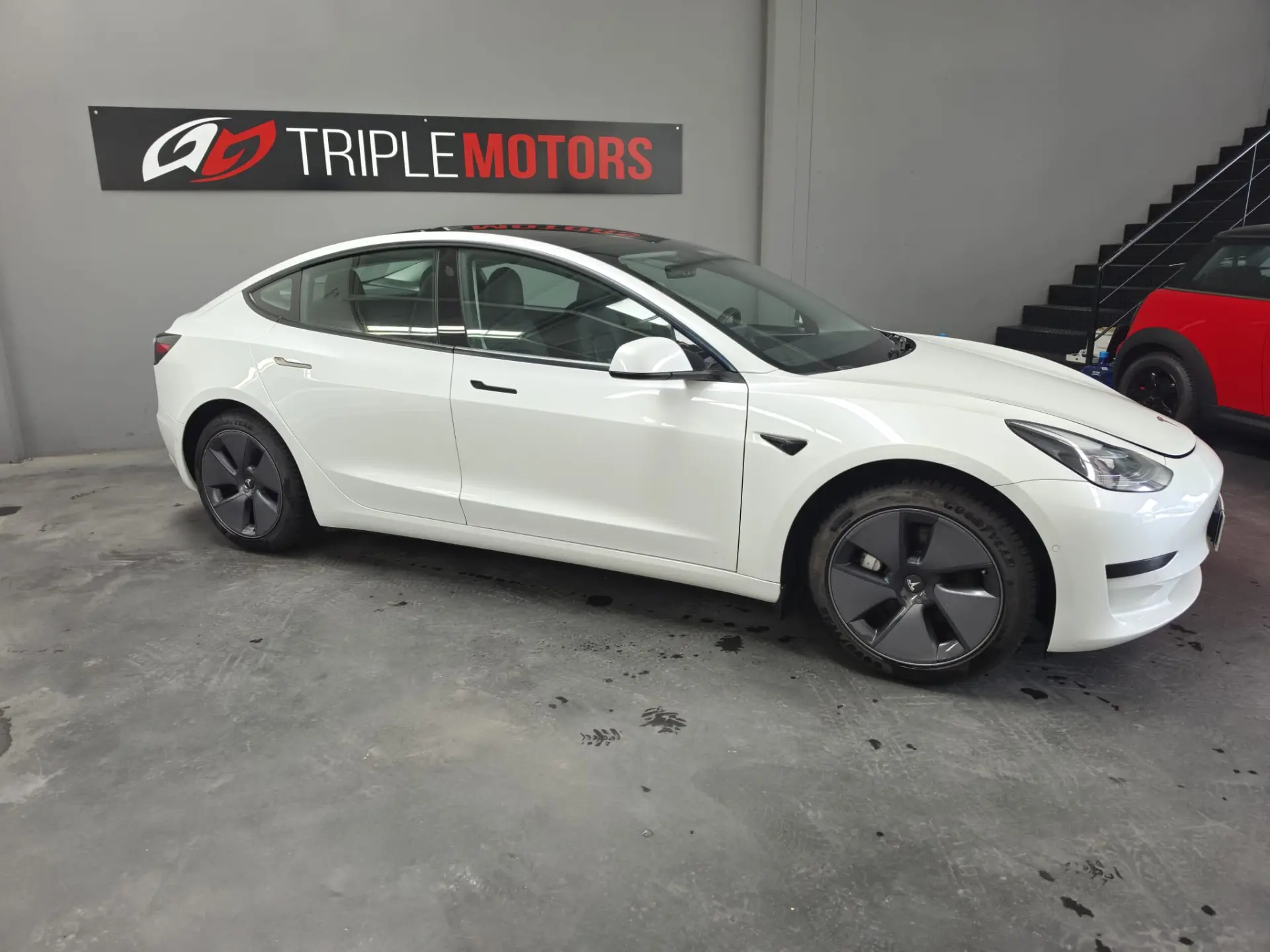 Tesla Model 3 Standard Range Plus RWD 1