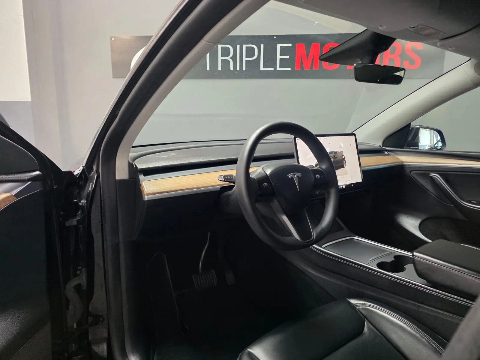Tesla Model Y Long Range Dual Motor AWD 6