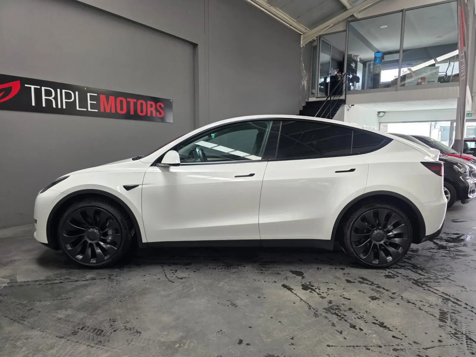 Tesla Model Y Long Range Dual Motor AWD 6