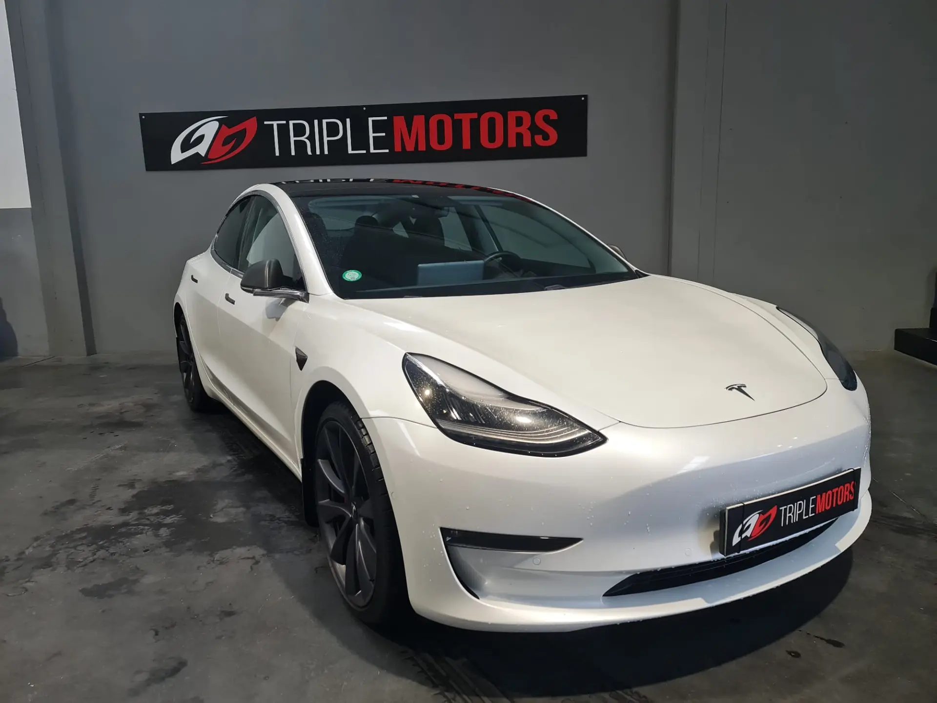 Tesla Model 3 Long Range AWD Dual Motor Performance 2