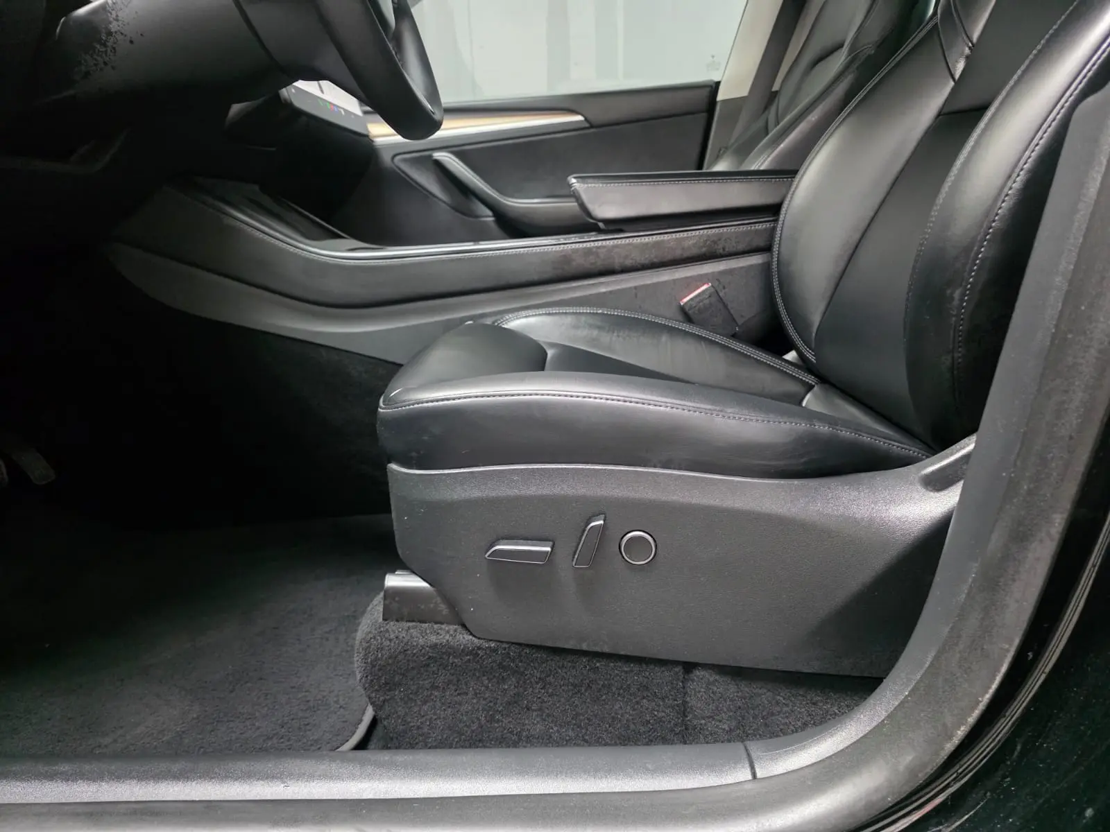 Tesla Model Y Long Range Dual Motor AWD 11