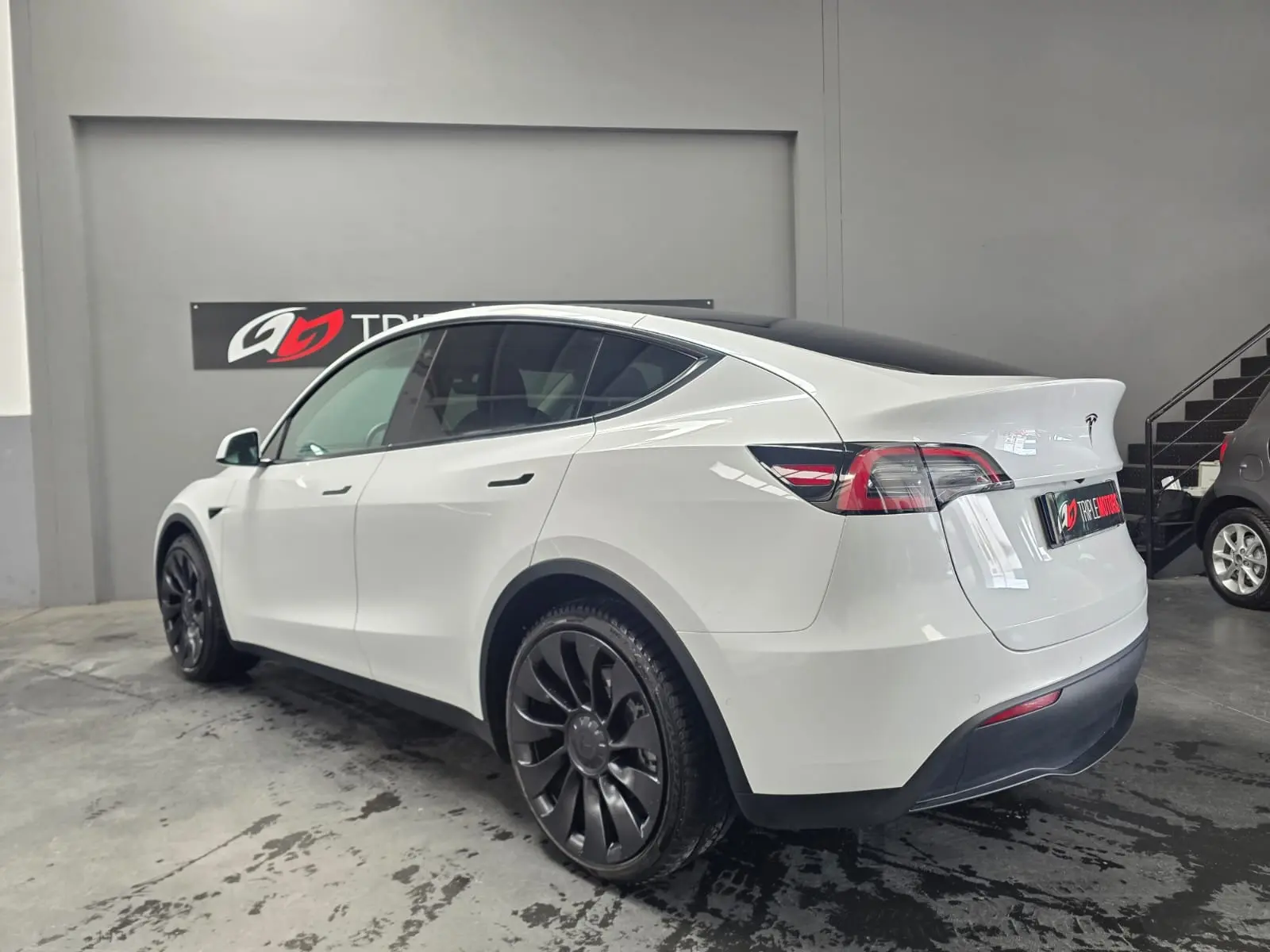 Tesla Model Y Long Range Dual Motor AWD 8