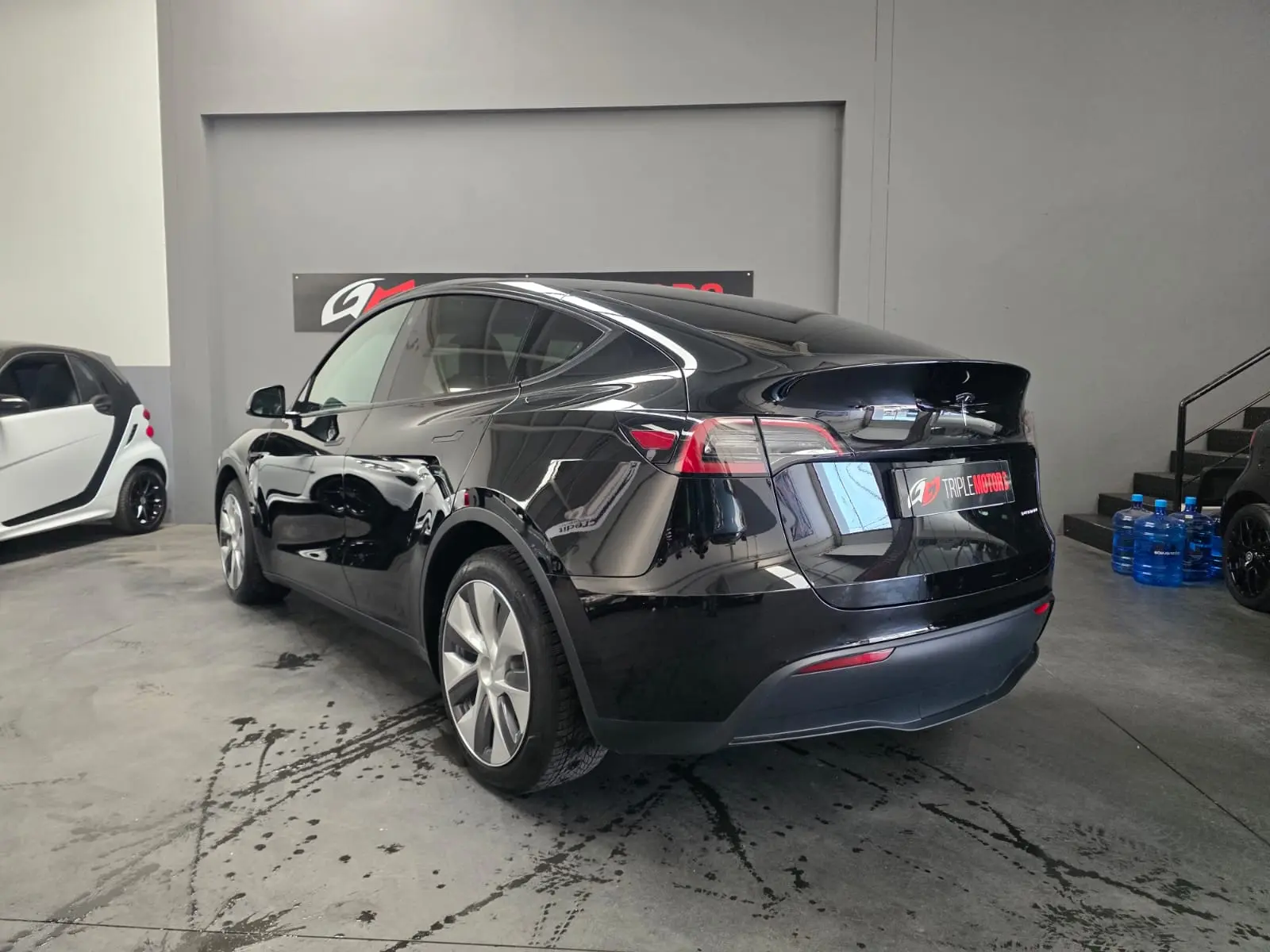 Tesla Model Y Long Range Dual Motor AWD 19