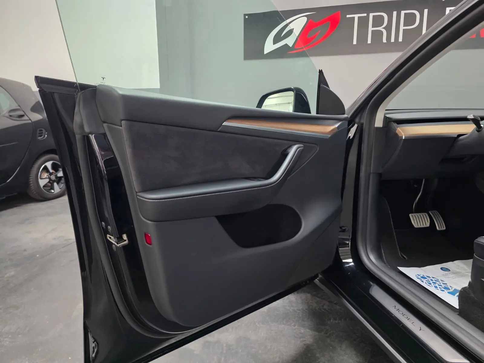Tesla Model Y Performance Dual Motor AWD 11