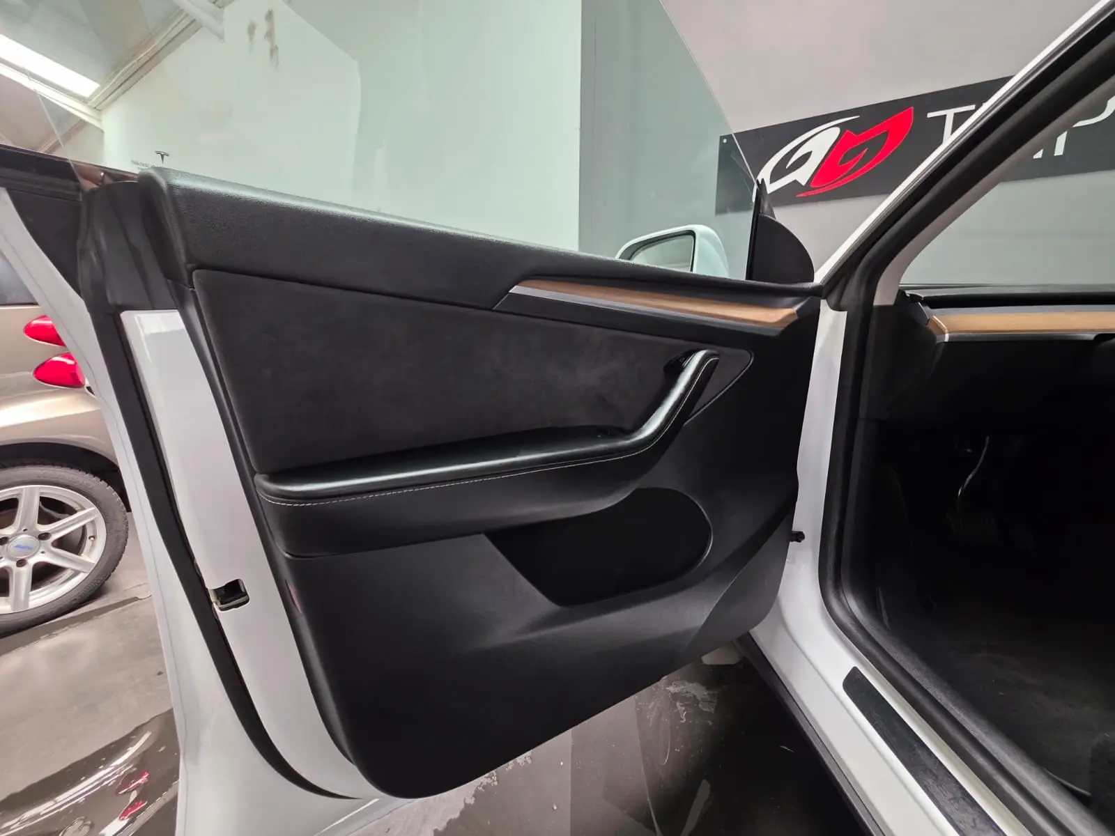 Tesla Model Y Long Range Dual Motor AWD 15