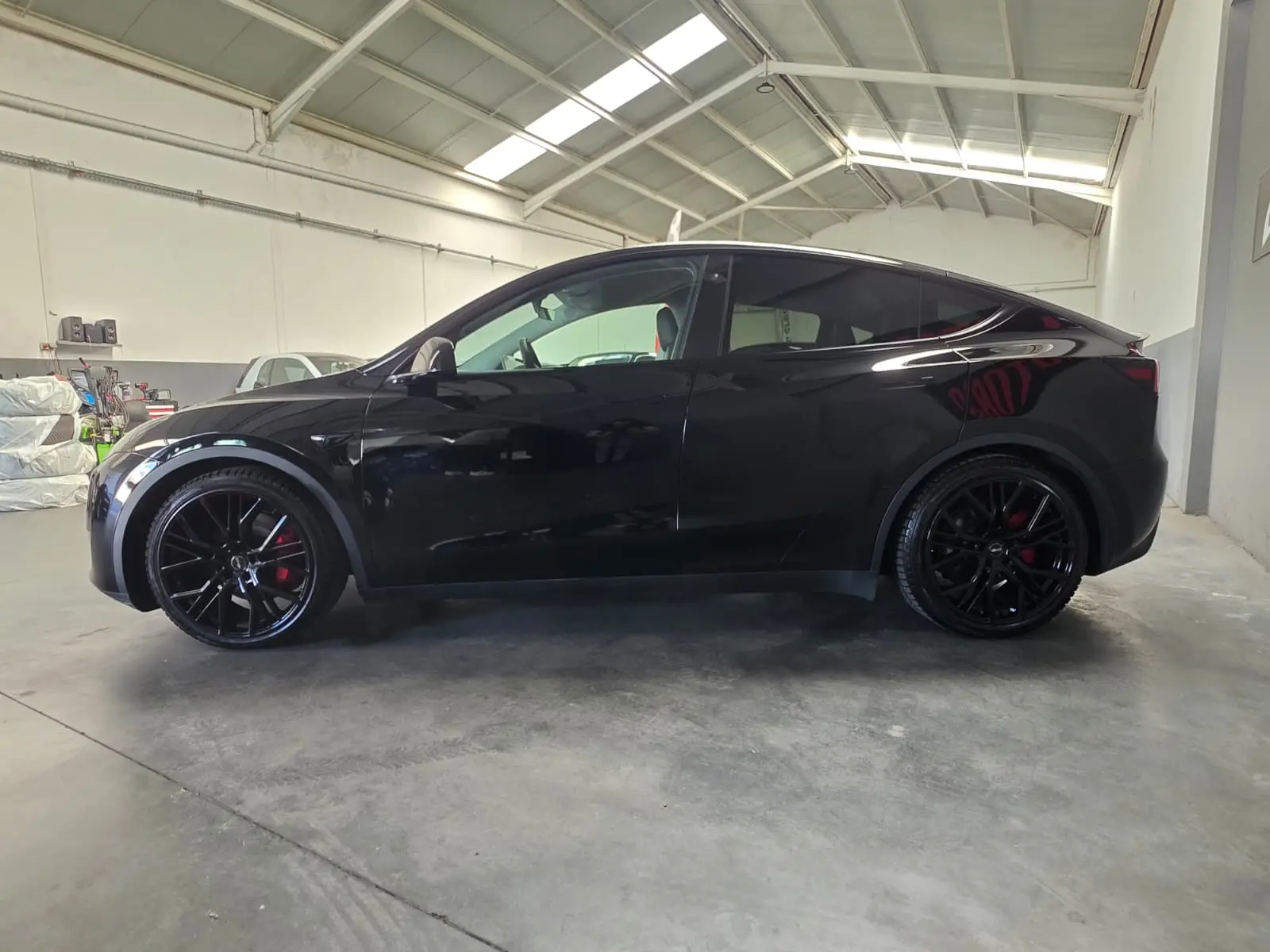 Tesla Model Y Performance Dual Motor AWD 15