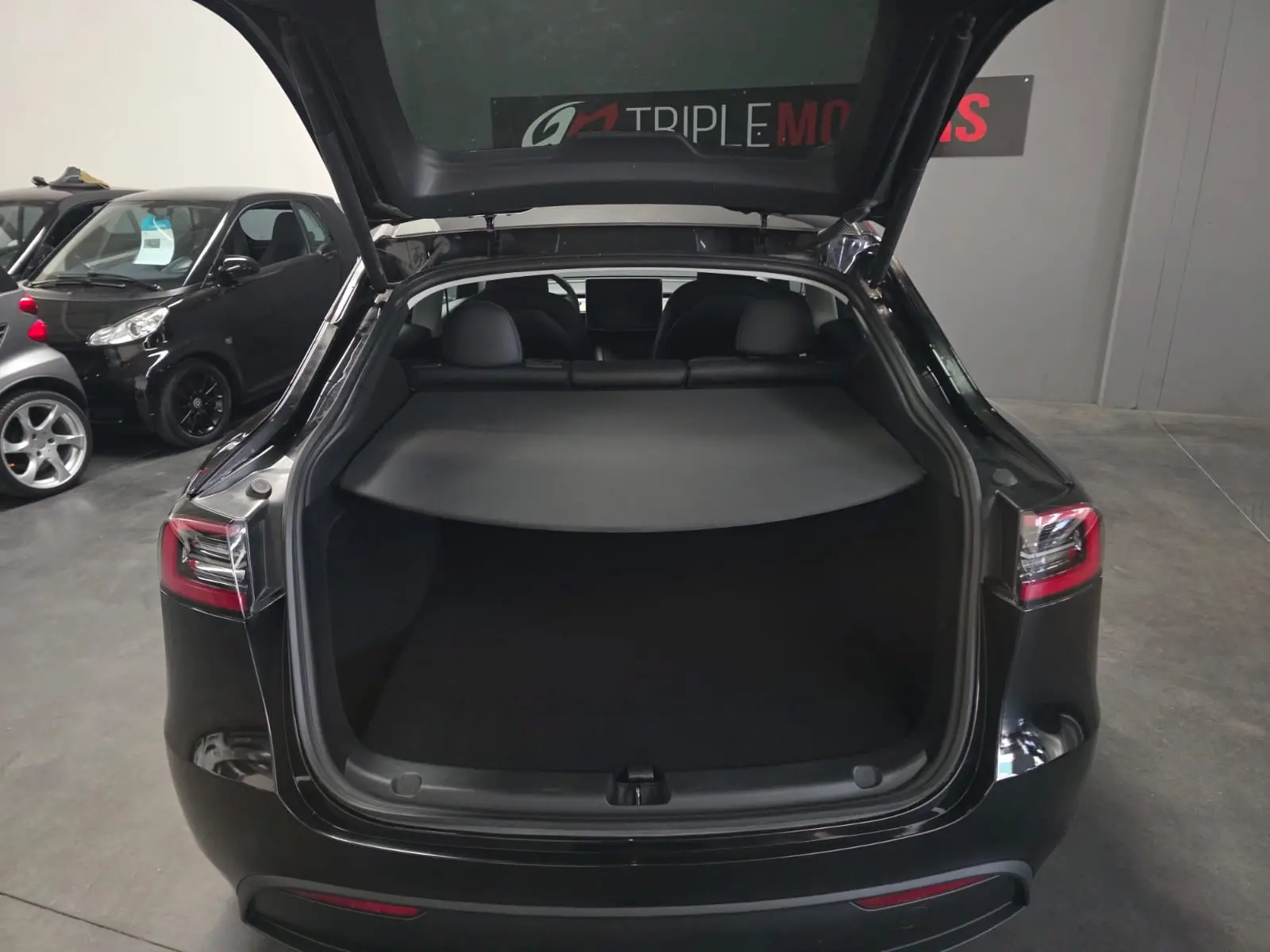 Tesla Model Y Long Range Dual Motor AWD 4