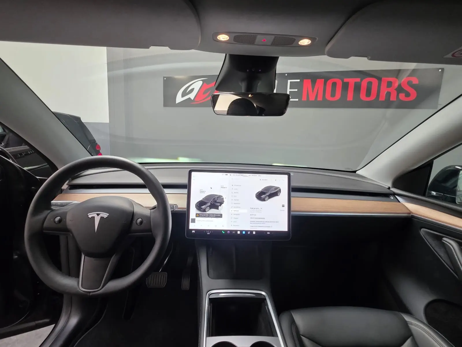 Tesla Model Y Long Range Dual Motor AWD 18