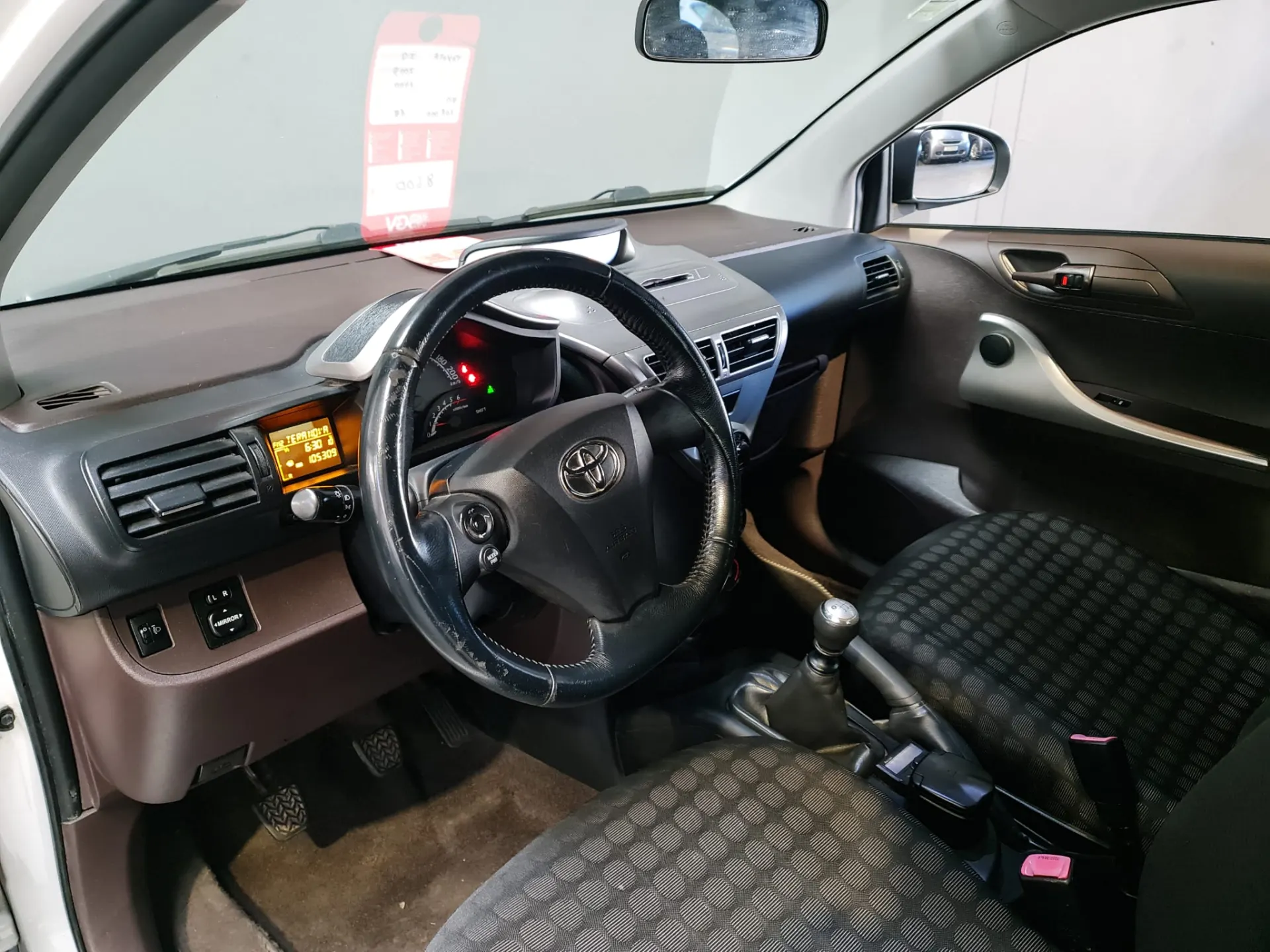 Toyota iQ 1.4 D-4D 31