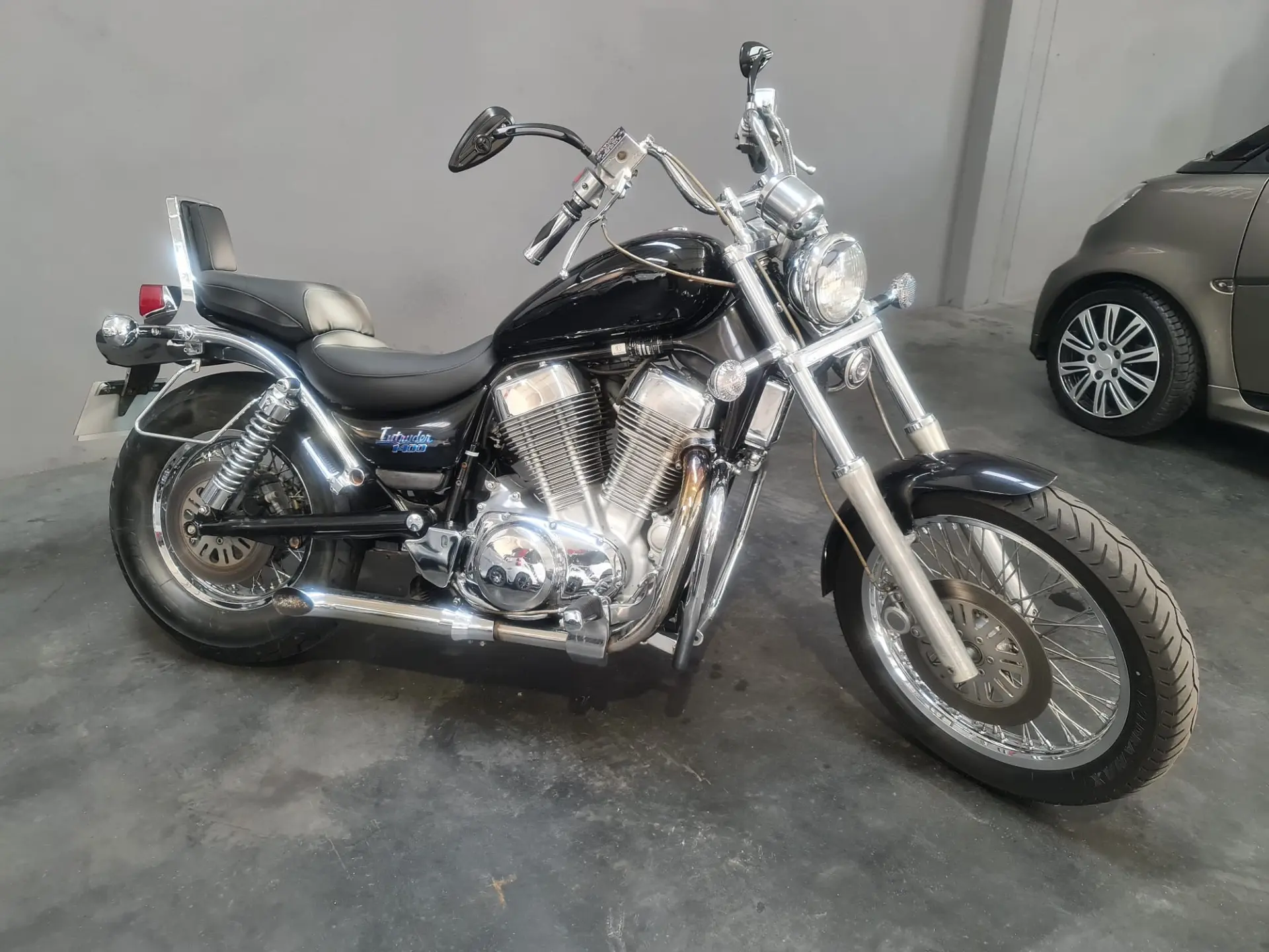 Suzuki Intruder 3