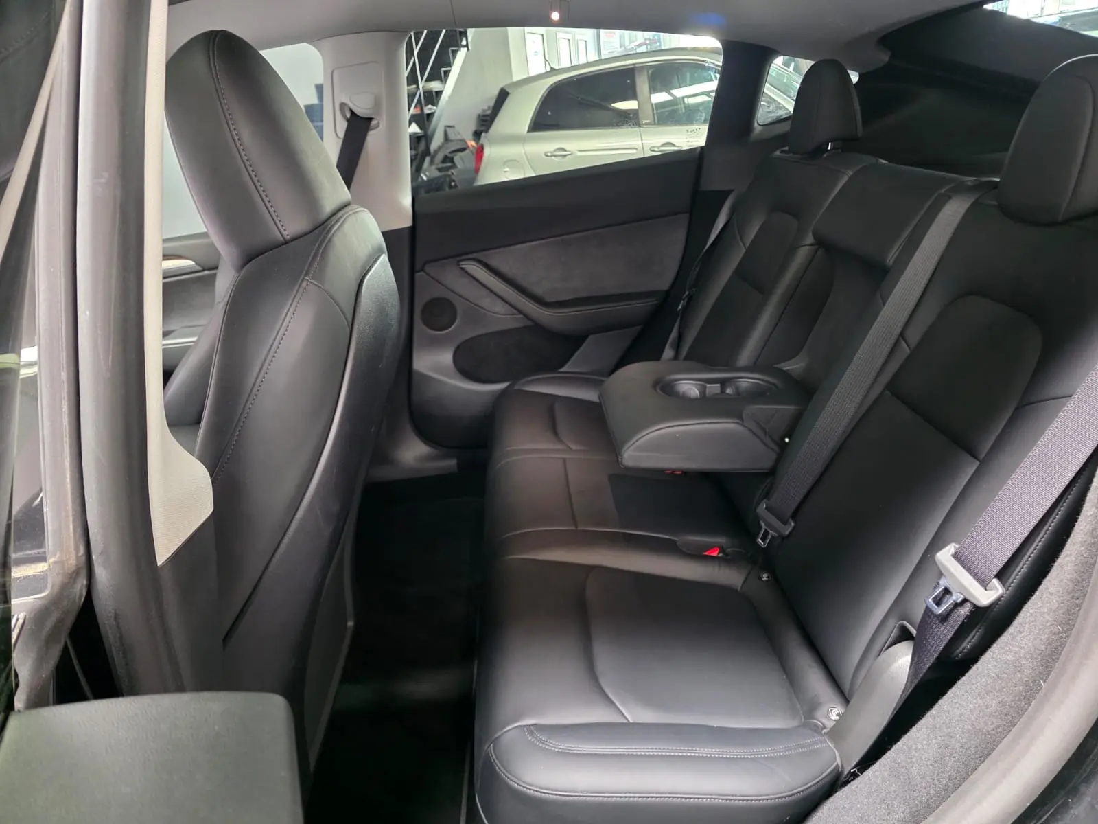 Tesla Model Y Long Range Dual Motor AWD 14
