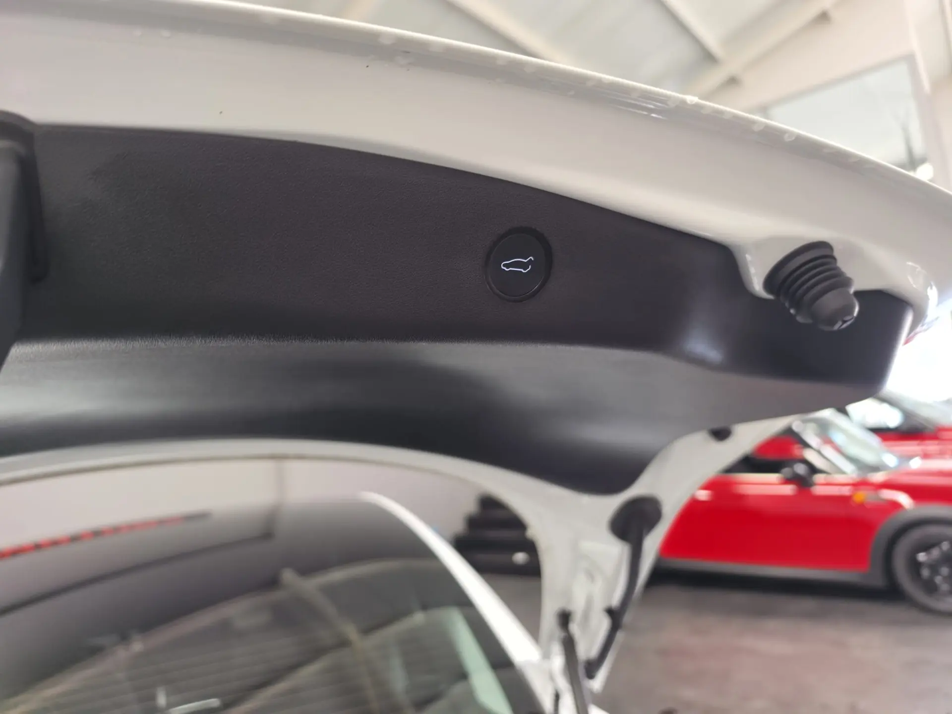 Tesla Model 3 Standard Range Plus RWD 23