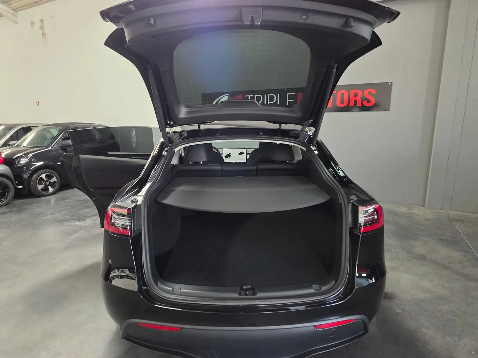 Tesla Model Y Performance Dual Motor AWD 26