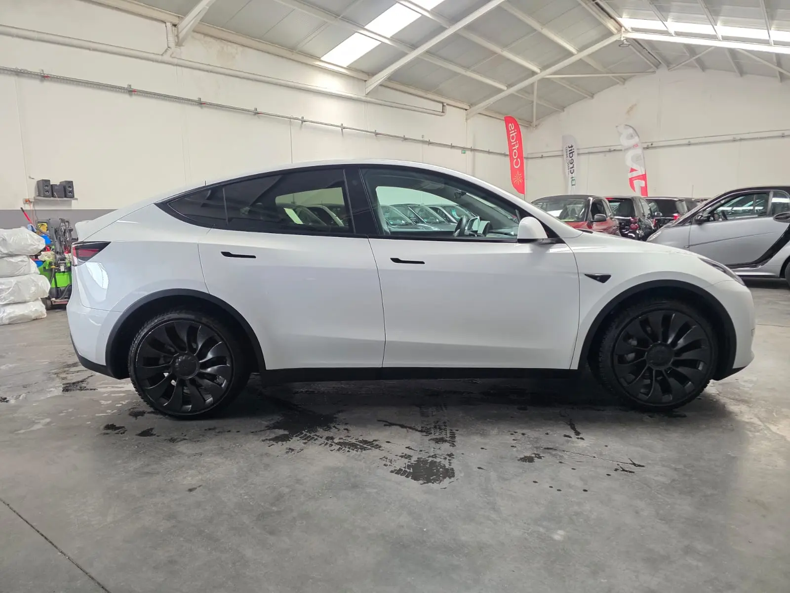 Tesla Model Y Long Range Dual Motor AWD 2