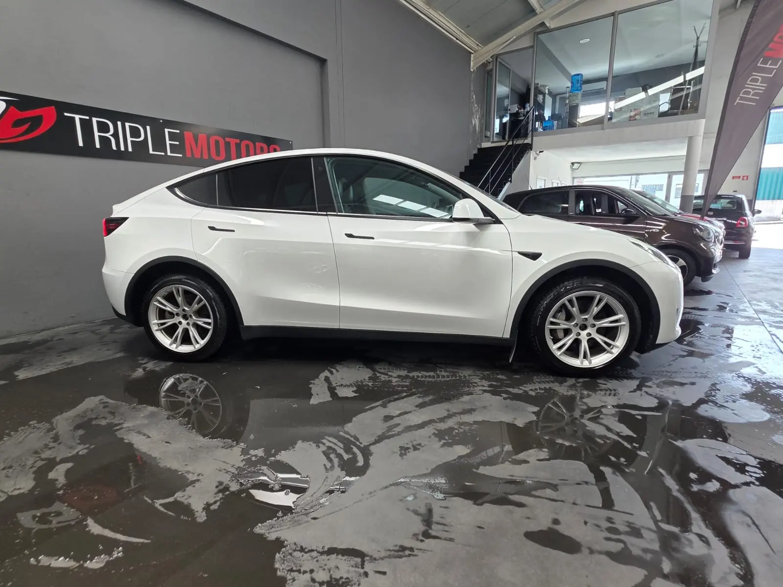 Tesla Model Y Long Range Dual Motor AWD 7