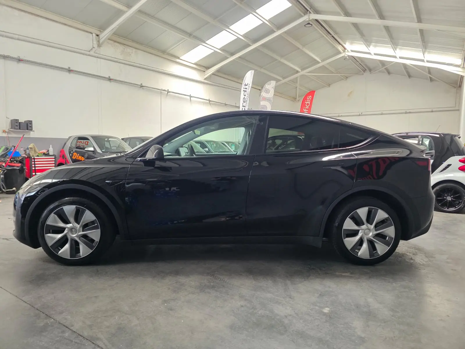 Tesla Model Y Long Range Dual Motor AWD 8
