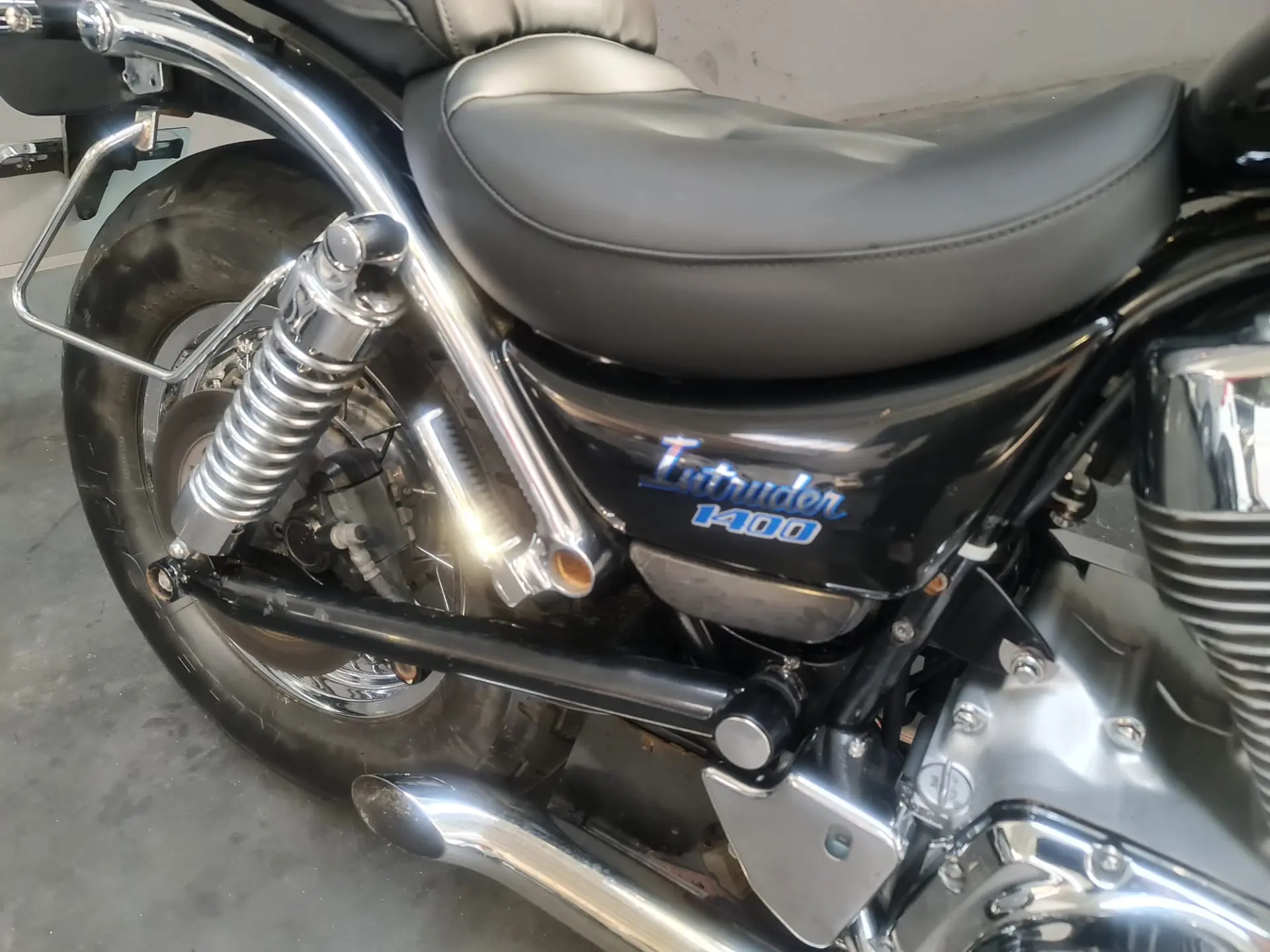 Suzuki Intruder 9