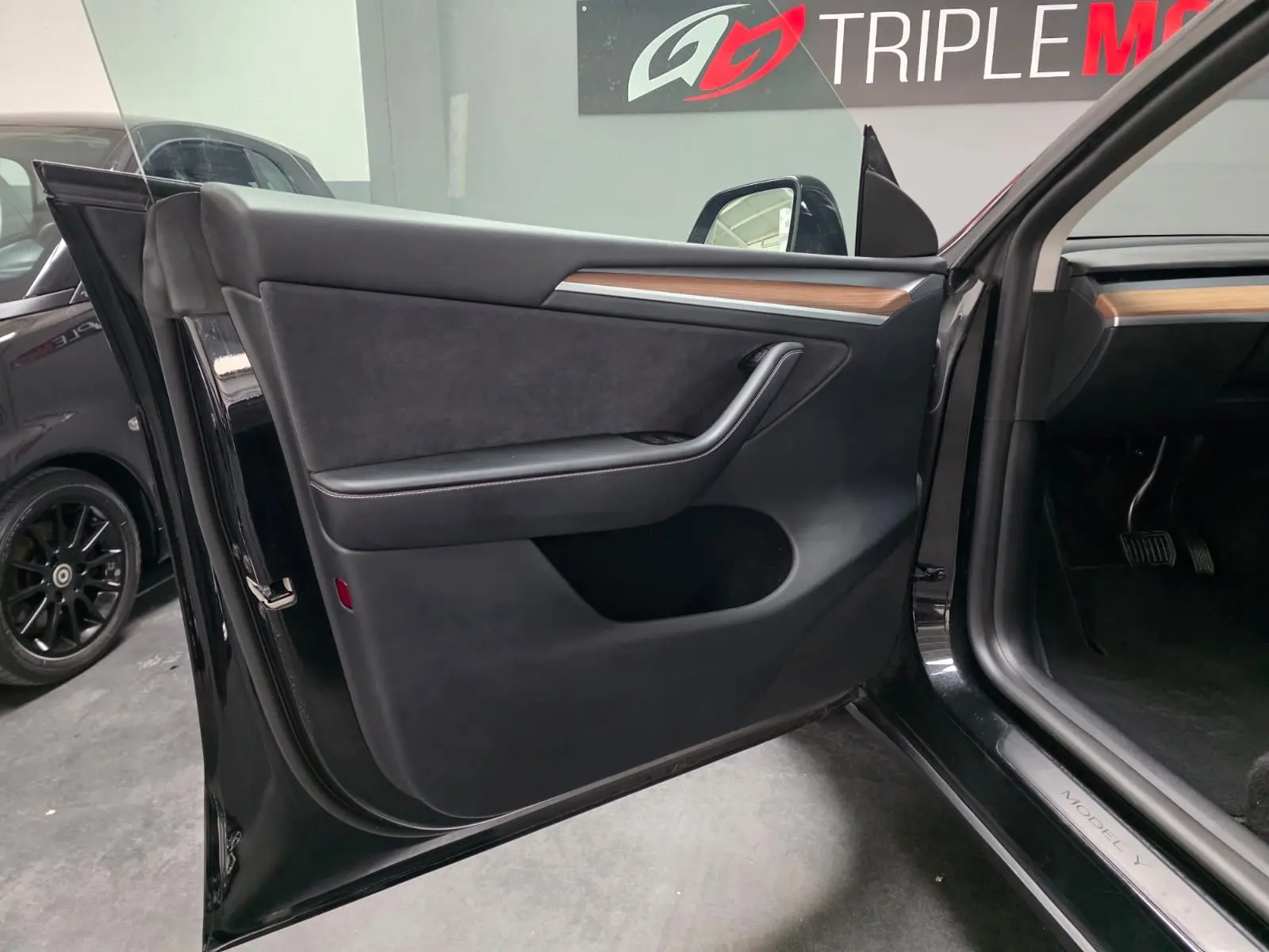 Tesla Model Y Long Range Dual Motor AWD 10