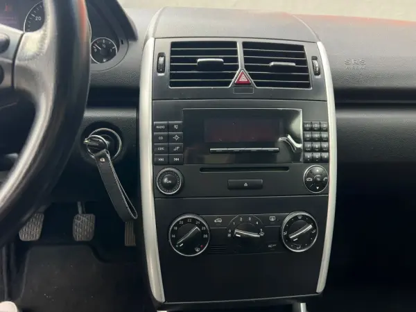 Mercedes-Benz A 150 Classic 9