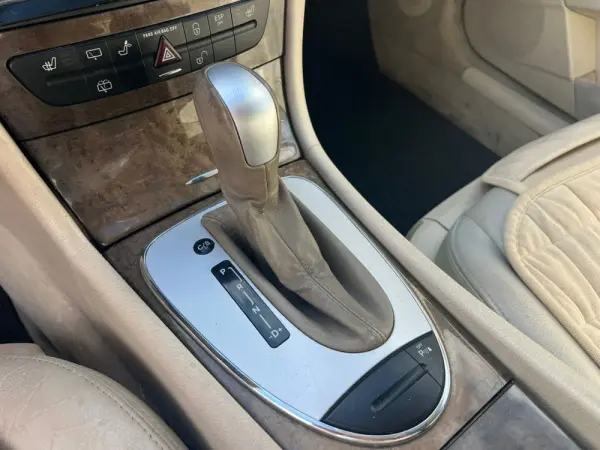 Mercedes-Benz E 220 CDi Avantgarde Aut. 10